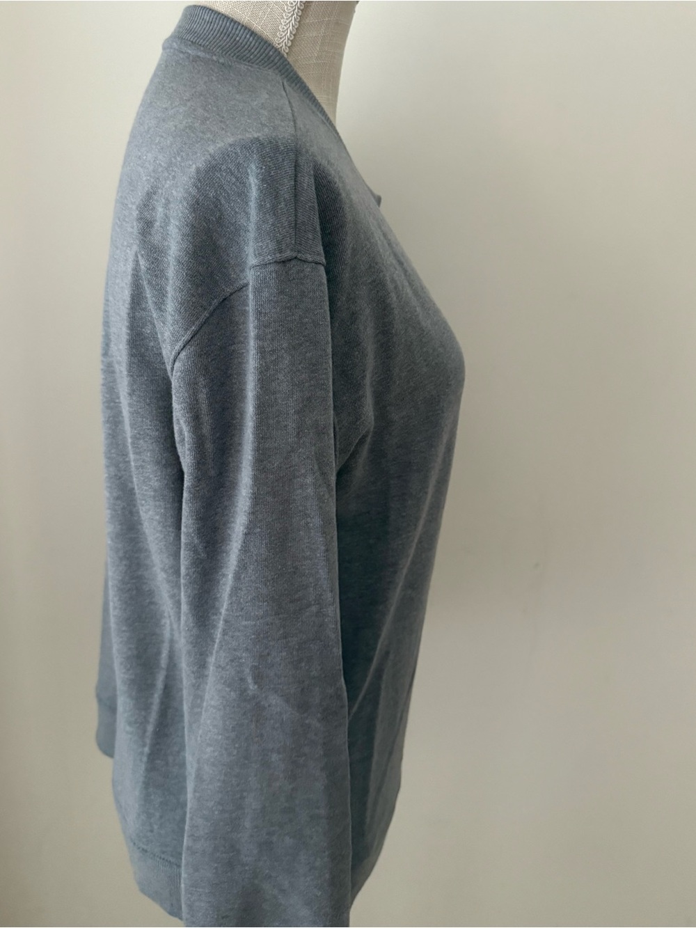 Time and Tru Gray Crewneck Pullover - Picture 6 of 6